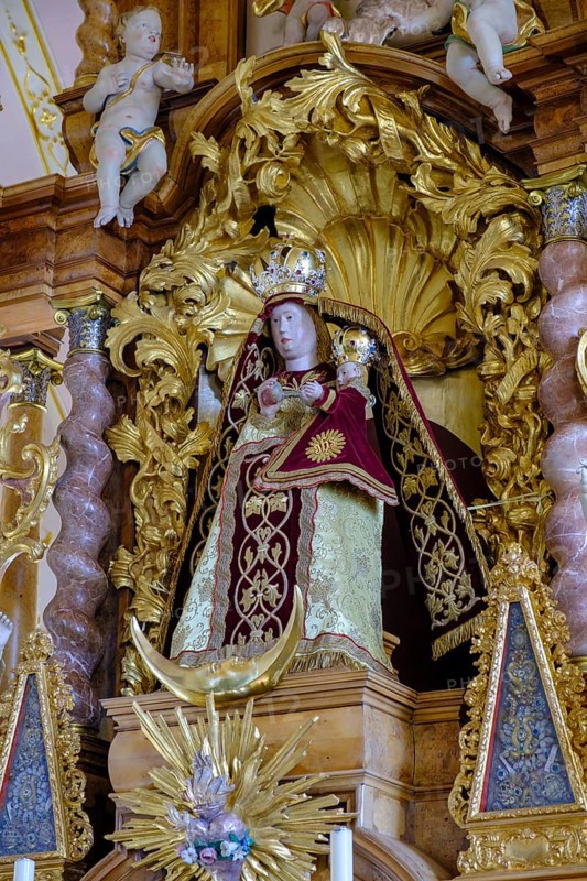 Main altar with picture of grace, chapel of grace with rococo furnishings, pilgrimage church of the Assumption of the Virgin Mary, Hohenpeißenberg, Hoher Peißenberg, Peissenberg, Pfaffenwinkel, Upper Bavaria, Bavaria, Germany