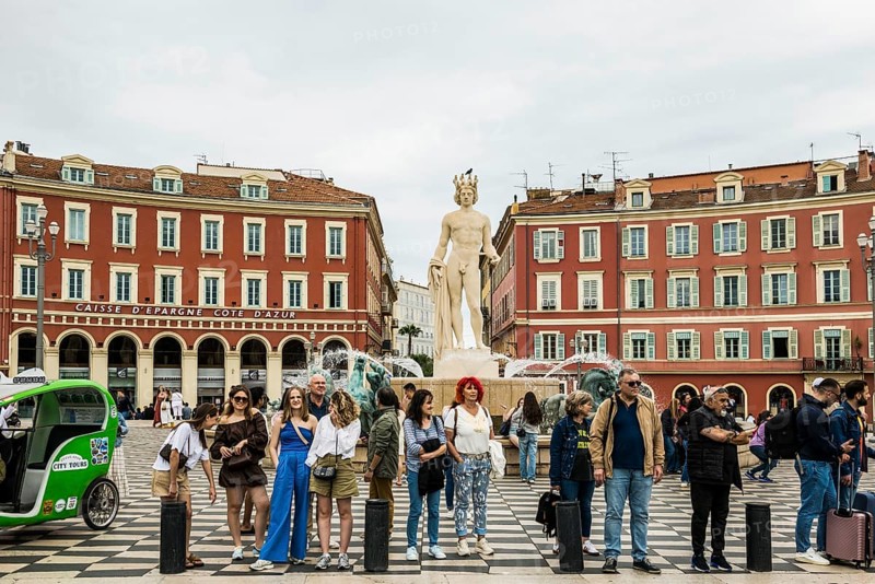 Square with classicist buildings in the old town, Place Masséna, Nice, Alpes Maritimes, Provence Alpes Cote d'Azur, French Riviera, South of France, France