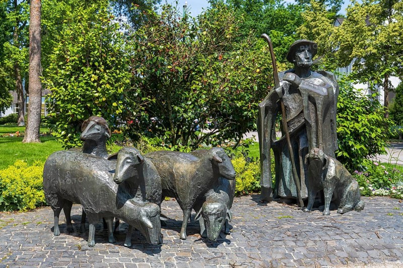 Shepherd's fountain, sculpture, artist Josef Rikus, Bad Lippspringe, climatic health resort, Westphalia, North Rhine-Westphalia, Germany