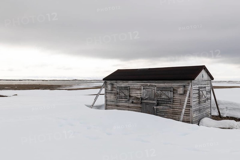 Research station, wooden hut, Kinvika, Muchinsonfjordformer research station, Muchinsonfjord, Spitsbergen, Svalbard