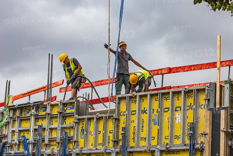 Construction worker concreting a wall. Construction site for an apartment block in Stuttgart, Baden-Württemberg, Germany