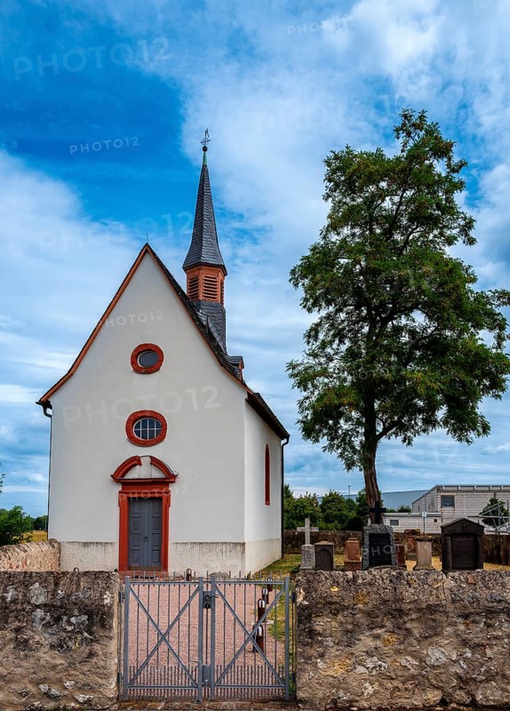 Mönchhof Chapel on the banks of the Main near Raunheim, Hesse, Germany