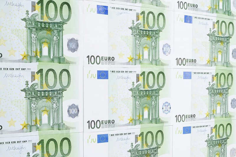 100 euro banknotes, 100 euros