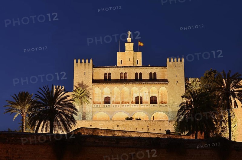 Almudaina Palace or Royal Palace La Almudaina, night shot, Palma de Majorca, Majorca, Balearic Islands, Spain