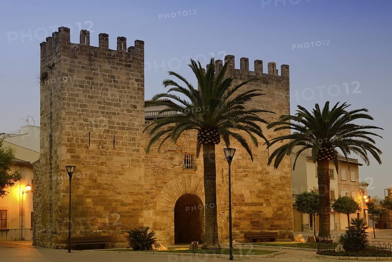 Historic city gate Porta de Moll or Porta de Xara at dawn, Alcudia, Majorca, Balearic Islands, Spain