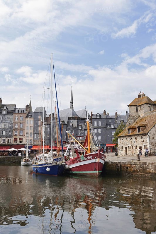 Sailing boat and fishing boat in the Vieux Bassin harbour basin, Honfleur, Cote Fleurie, Pays d'Auge, Département Calvados, Normandy, France