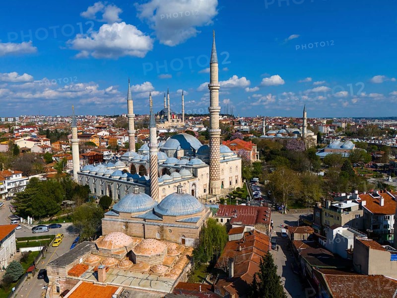 Large mosque with several minarets in an extensive urban landscape, aerial view, Mosque, Üç-Serefeli Mosque, Üç Serefeli Cami' Three Balcony Mosque, Edirne, Eastern Thrace, Turkey