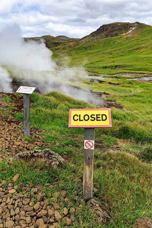 Sign with inscription closed, warning, do not enter, steaming valley, Reykjadalur bathing area, Hveragerði, Hveragerdi, Golden Circle, ring road, Iceland