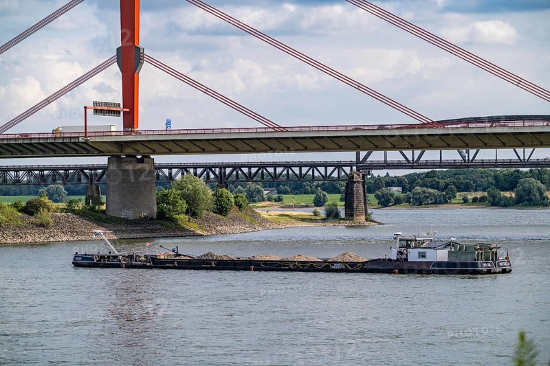 Special ship MS100 of the company Hülskens Wasserbau on the Rhine near Duisburg-Beeckerwerth, unloads so-called bed load material, gravel, into the Rhine to compensate for bed load deficits in the river bed caused by river bed erosion, thus impairing the navigability of the waterway, North Rhine-Westphalia, Germany