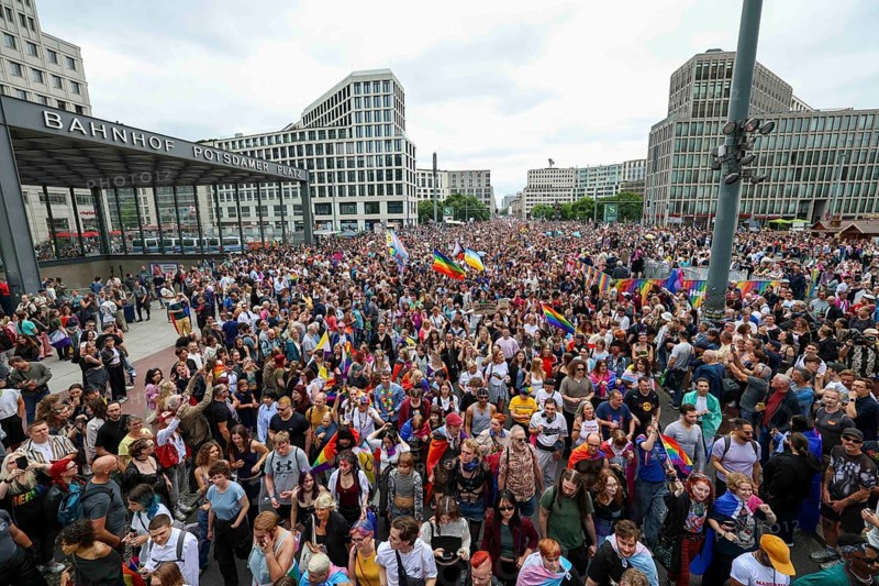 Overview of the participants at Potsdamer Platz at CSD Berlin under the motto - Never quiet again - on 26 July 2025