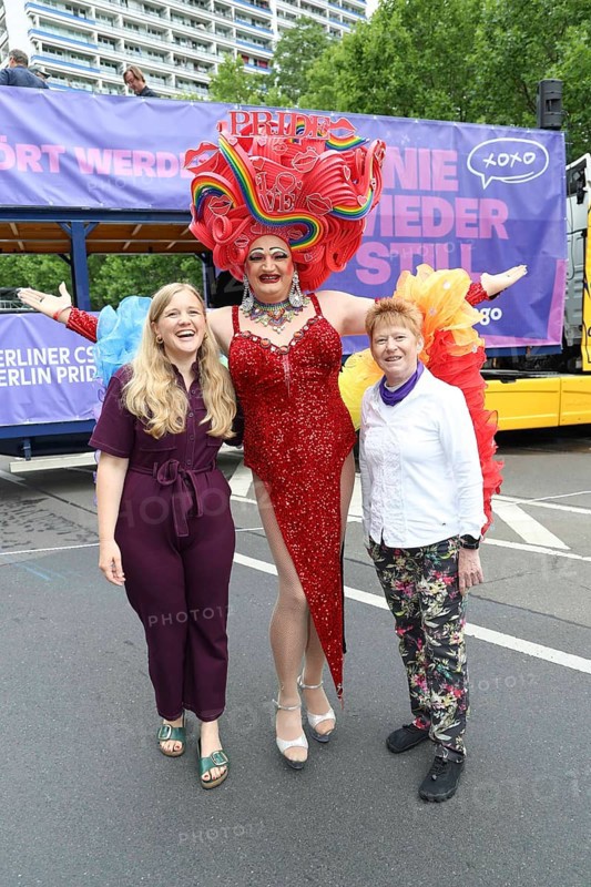 Josephine Ortleb (Vice President of the Bundestag, l.), Michelle de la Rose (m.) and Petra Pau (former Vice President of the German Bundestag, r.) at the 47th Christopher Street Day under the motto Never Again Silence in Berlin on 26 July 2025