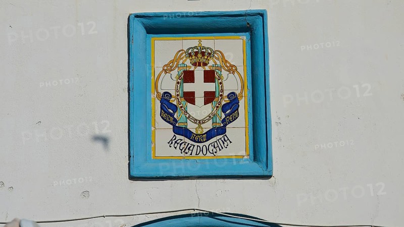 Italian-fascist coat of arms, Port Authority, Artfully designed coat of arms with crown and lettering on a white wall, Armando Bernabiti, Historicism, Rationalism, Art Deco, Rationalism, Rodolfo Petraco, Fascism, Agia Marina, Leros, Dodecanese, Greek Islands, Greece