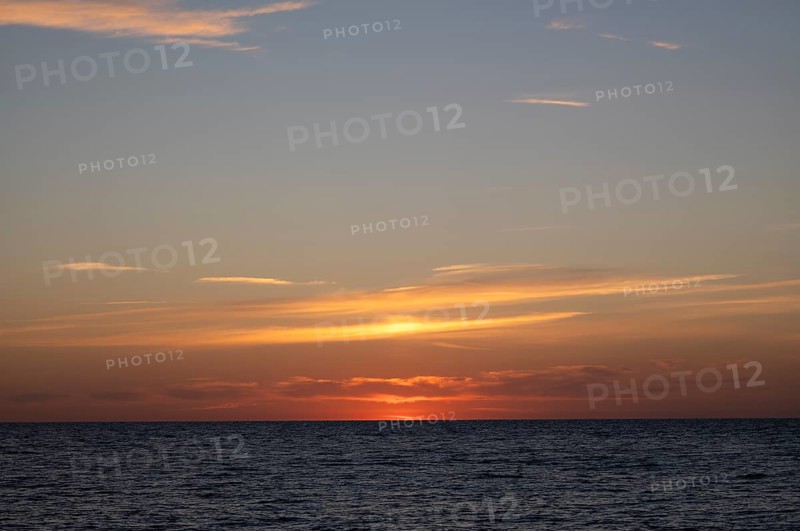 Sunset by the sea, North Sea, English Channel, Étretat, evening mood, atmospheric, Normandy, Seine-Maritime, France