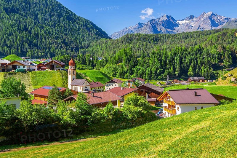Overview of the village with the chaplaincy church, Niederthai in the Horlachtal, side valley of the Ötztal, Stubai Alps, Tyrol, Austria