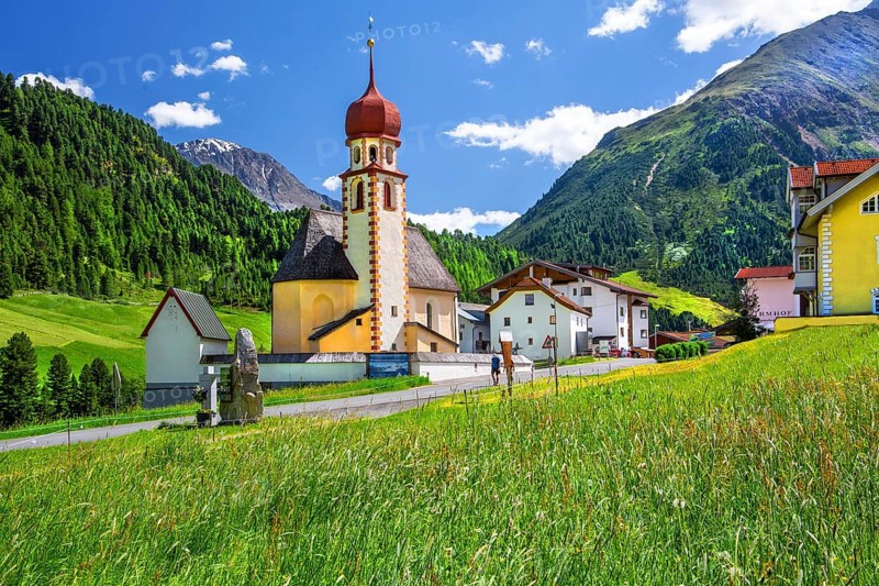 Village centre with parish church, Vent im Ventertal, side valley of the Ötztal, Ötztal Alps, Tyrol, Austria