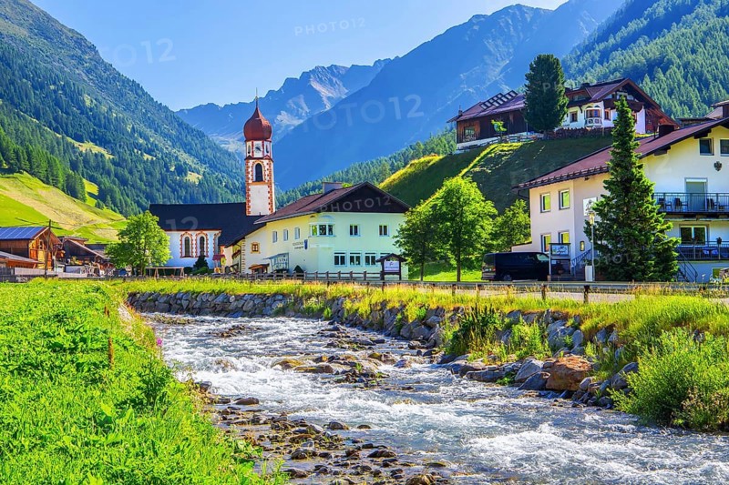 Chaplaincy church in the village on Horlachbach, Niederthai in Horlachtal, side valley of Ötztal, Stubai Alps, Tyrol, Austria
