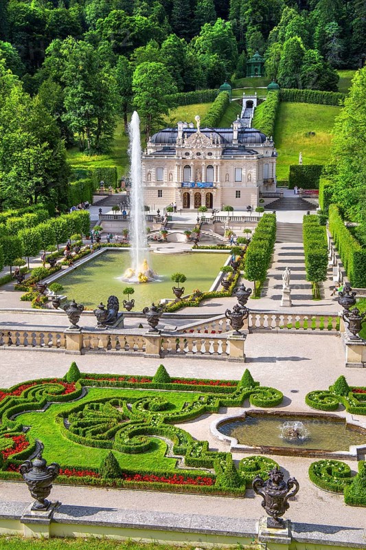 Baroque gardens at the Temple of Venus with a view of the water parterre and Linderhof Palace, Ettal, Ammertal, Upper Bavaria, Bavaria, Germany, UNESCO World Heritage Site