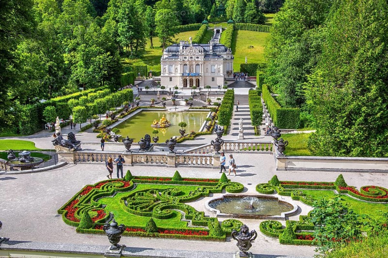 Baroque gardens at the Temple of Venus with a view of the water parterre and Linderhof Palace, Ettal, Ammertal, Upper Bavaria, Bavaria, Germany, UNESCO World Heritage Site