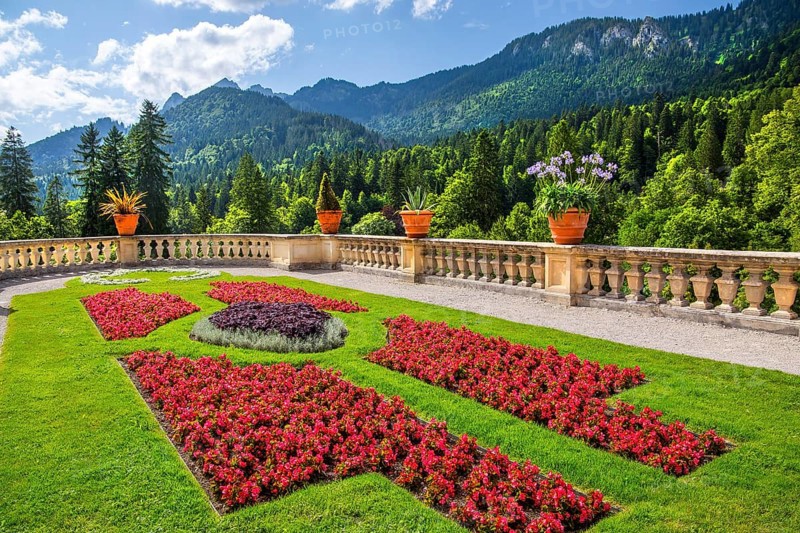 Baroque gardens at the Temple of Venus in the park of Linderhof Palace, Ettal, Ammertal, Upper Bavaria, Bavaria, Germany, UNESCO World Heritage Site