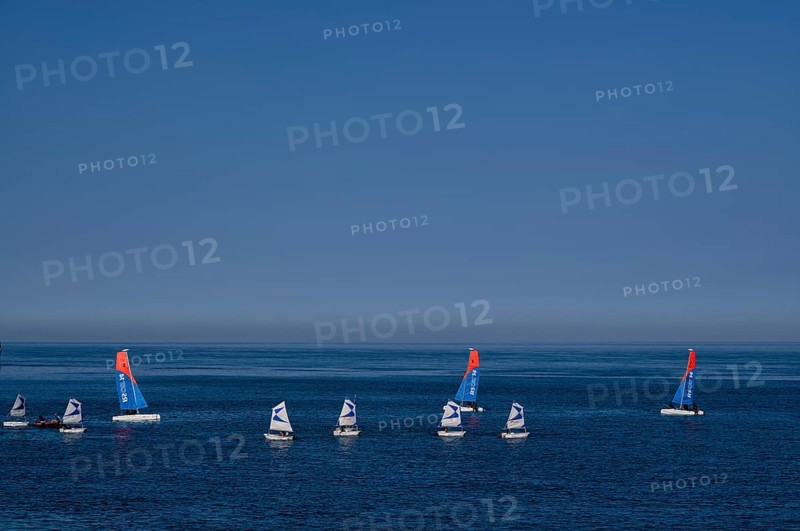 Sailing school, sailing boats, optimists, Étretat, sea, cliffs, cliffs, chalk cliffs, alabaster coast, La Côte d'Albâtre, Normandy, Seine-Maritime, France