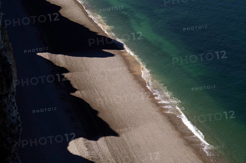 Shadow, Silhuette, on beach, Étretat, sea, cliffs, cliffs, chalk cliffs, alabaster coast, La Côte d'Albâtre, Normandy, Seine-Maritime, France
