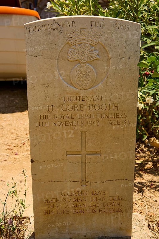 Gravestone of a soldier with cross and inscription in warm light, Hugh Gore-Booth, Irishman, Fusilier, Military Cemetery, Commonwealth War Cemetery, Military Cemetery, WW2, 1939-1945, 179 graves, Alinda, Leros, Dodecanese, Greek Islands, Greece