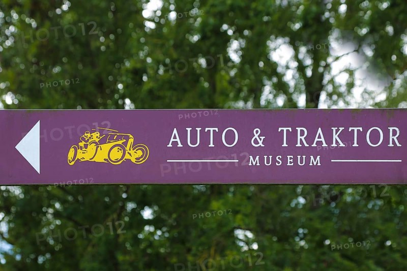 Sign, signpost, car and tractor museum, arrow, writing, letters, Oberuhldingen district, Uhldingen-Mühlhofen municipality, Lake Constance district, Baden-Württemberg, Germany