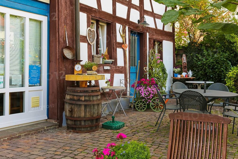 Kässtadel, KäStadel, on the lake, cheese shop with bistro, cheese shop, delicatessen, café, regional cuisine, small restaurant, garden, idyll, still life, wooden barrel, wagon, flowers, terrace, garden furniture, half-timbered house, time out, stop off, Oberuhldingen district, Uhldingen-Mühlhofen municipality, Lake Constance district, Baden-Württemberg, Germany