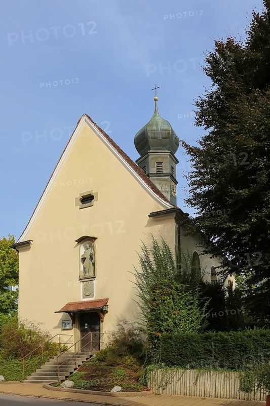 Chapel of St Wolfgang Oberuhldingen, built in 1711, onion dome, church tower, clock, sacred building, stone figure of St Wolfgang depicted as a Benedictine monk with crosier and mitre, coat of arms unicorn and pelican, statue, relief, entrance, staircase, district of Oberuhldingen, municipality of Uhldingen-Mühlhofen, Lake Constance district, Baden-Württemberg, Germany