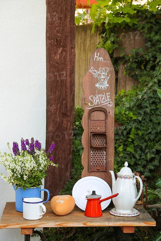 Kässtadel, KäStadel, on the lake, cheese shop with bistro, cheese shop, delicatessen, café, regional cuisine, small restaurant, garden, idyll, still life, Knöpflesschaber, Spätzleschaber, old crockery, coffee pot, flowers, time out, stop off, Oberuhldingen district, Uhldingen-Mühlhofen municipality, Lake Constance district, Baden-Württemberg, Germany