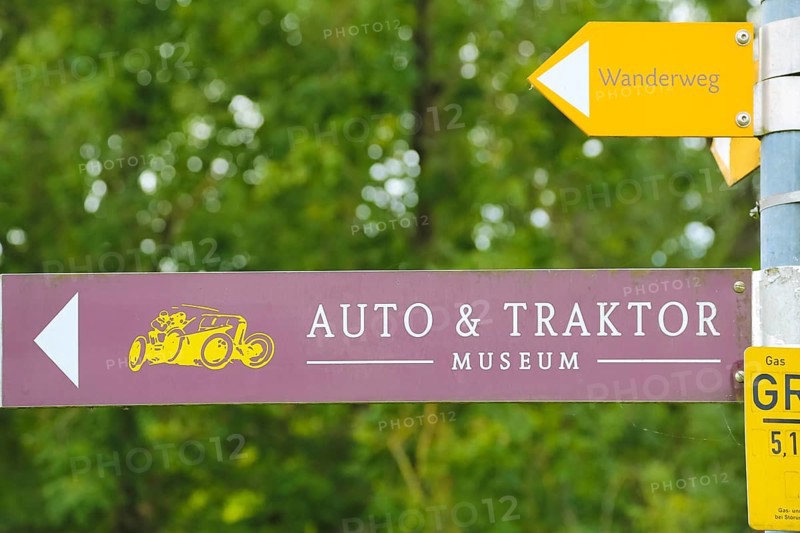 Sign, signpost, car and tractor museum, hiking trail, writing, letters, Oberuhldingen district, Uhldingen-Mühlhofen municipality, Lake Constance district, Baden-Württemberg, Germany