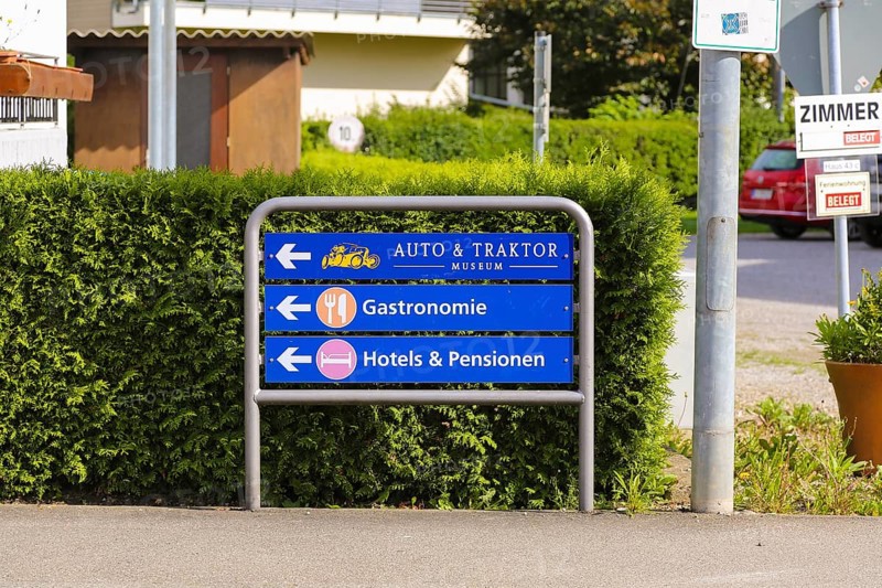 Sign, signpost, car and tractor museum, catering, hotels and guesthouses, arrow, writing, letters, Oberuhldingen district, Uhldingen-Mühlhofen municipality, Lake Constance district, Baden-Württemberg, Germany