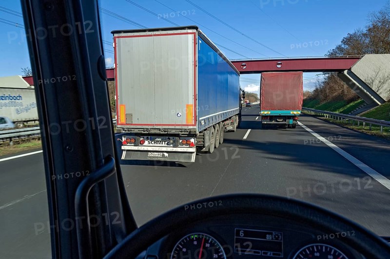 Overtaking manoeuvre of articulated lorry, lorry overtaken, A96 motorway near Leutkirch im Allgäu, Baden-Württemberg, Germany
