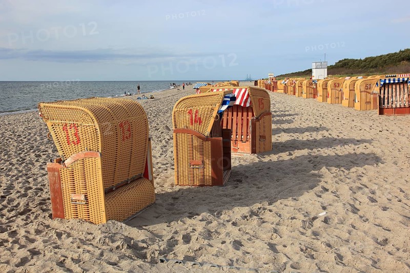 Empty, locked beach chairs on the beach, beach chair, sandy beach, Baltic Sea, Poel island, Nordwestmecklenburg district, Mecklenburg-Western Pomerania, Germany