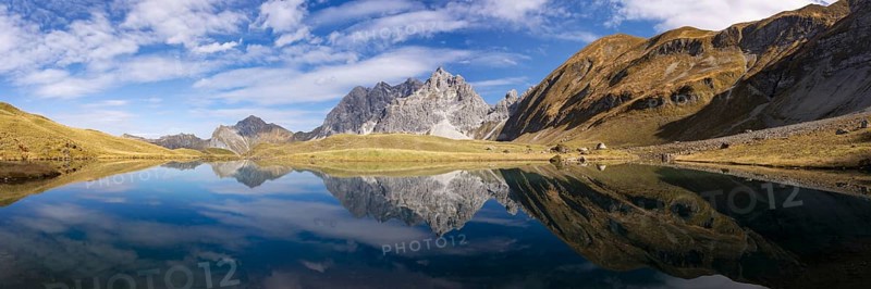 Mountain panorama in autumn, Eissee, Oytal, behind Großer Wilder, 2379m, Hochvogel and Rosszahn Group, Allgäu Alps, Allgäu, Bavaria, Germany