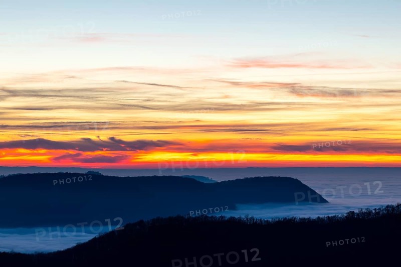 Inversion weather, fog, sunset, autumn, view from Breitenstein, Ochsenwang, Swabian Jura, Baden-Württemberg, Germany
