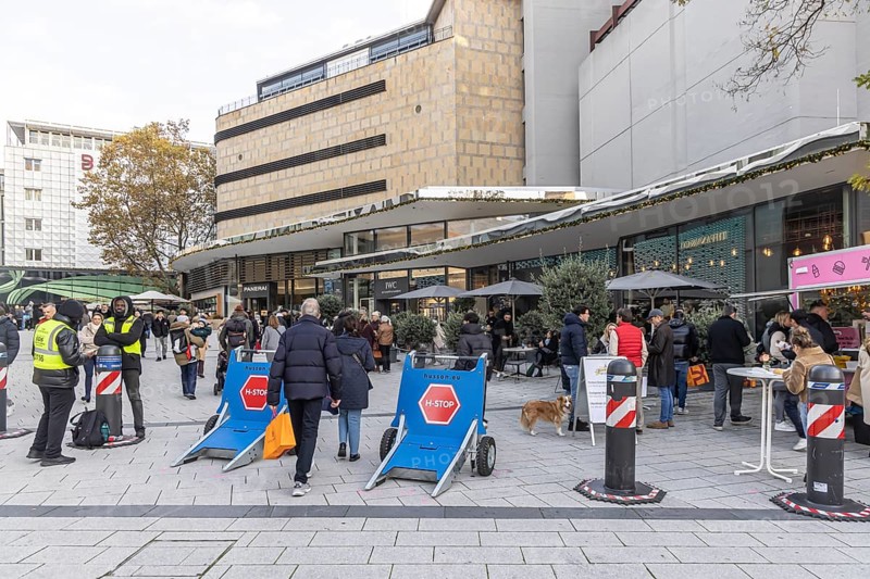 In the run-up to Christmas, the cityscape is characterized by terrorist blockages. Drive-through barriers secure the city center when there are many people on roads and squares due to events. Dorotheen Quartier in Stuttgart, Baden-Württemberg, Germany