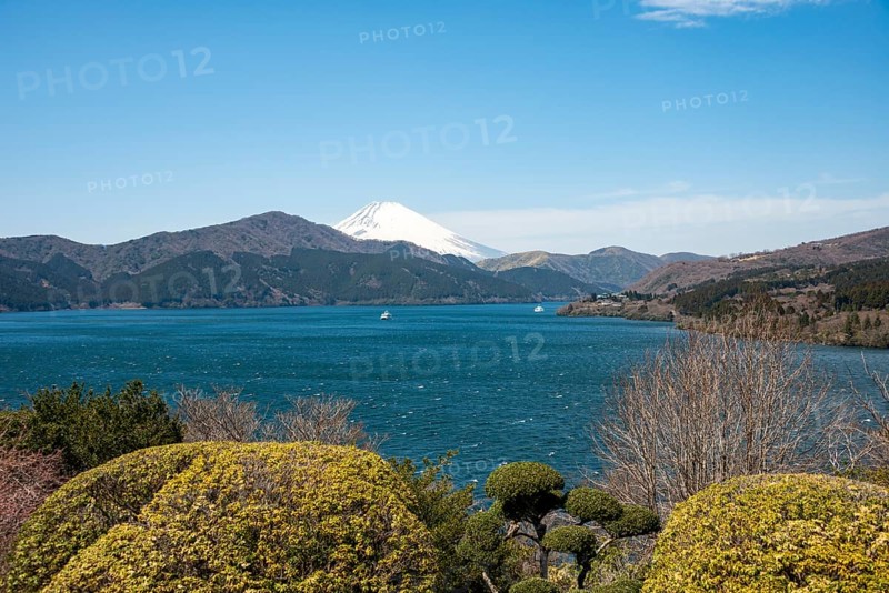 View of Lake Ashi with Mount Fuji volcano, Benten-no-hana Tenbodai viewpoint, Hakone Park, Hakone, Japan
