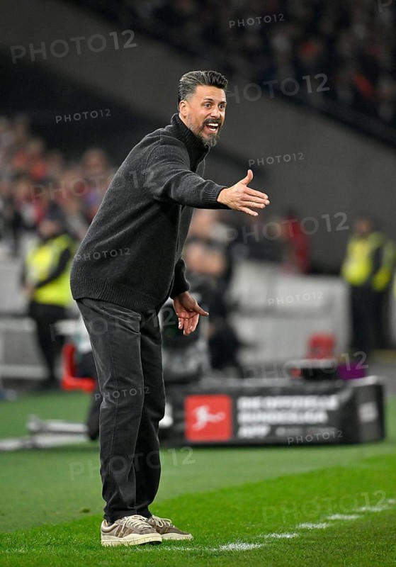Coach coach Sandro Wagner FC Augsburg FCA gesture on the sidelines VfB Stuttgart MHPArena, MHP Arena Stuttgart, Baden-Württemberg, Germany