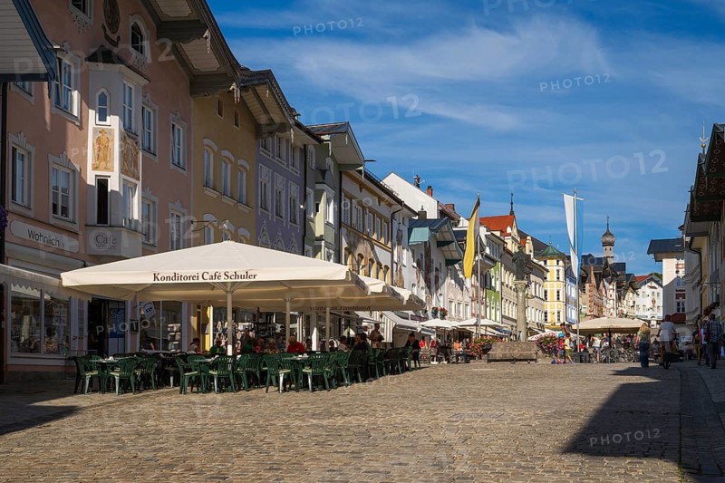 Gabelhäuser mit Lüftlmalerei in der Marktstraße, pedestrian zone, Altstadt, Bad Tölz, Upper Bavaria, Bavaria, Germany