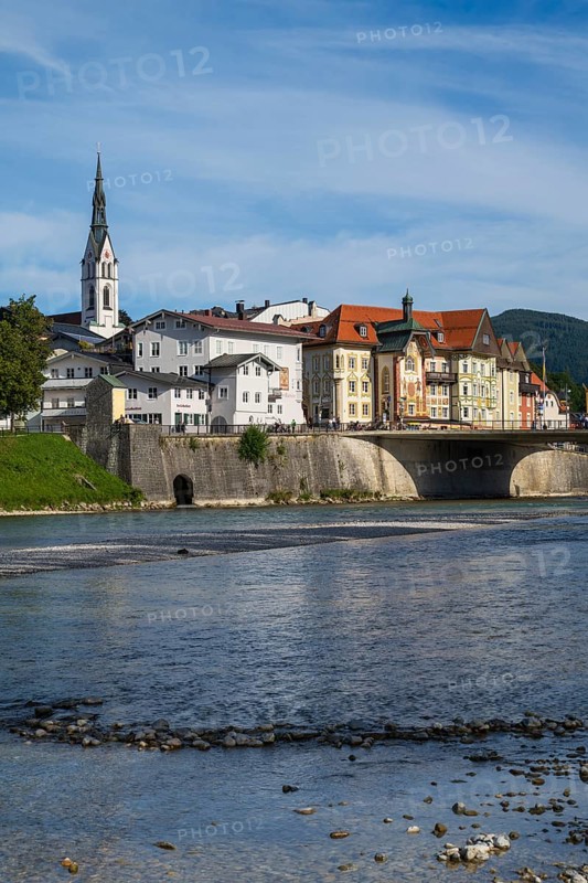 Old town with church of St. Mariä Himmelfahrt, river Isar, Bad Tölz, Upper Bavaria, Bavaria, Germany