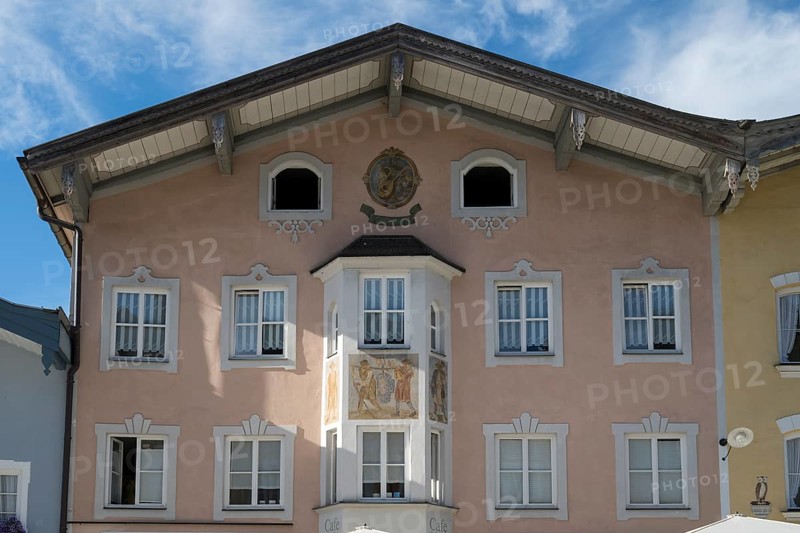 Gable house with air painting in Marktstraße, pedestrian zone, Bad Tölz, Upper Bavaria, Bavaria, Germany