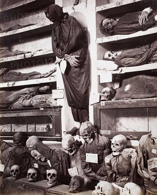 Capuchin Crypt, Le Catacombe dei Cappuccini, extensive crypt complex under the Capuchin monastery in Palermo and, with its natural mummies, one of the most famous burial sites in the world, Sicily, Italy, illustration, reproduction from a model from the 19th century. Authentic, file restored for optimal use, exact date of submission unknown, historical