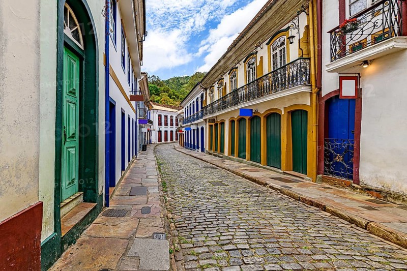 Street with old colonial-style houses and sunlit cobblestones in the historic city of Ouro Preto in Minas Gerais, Brasil