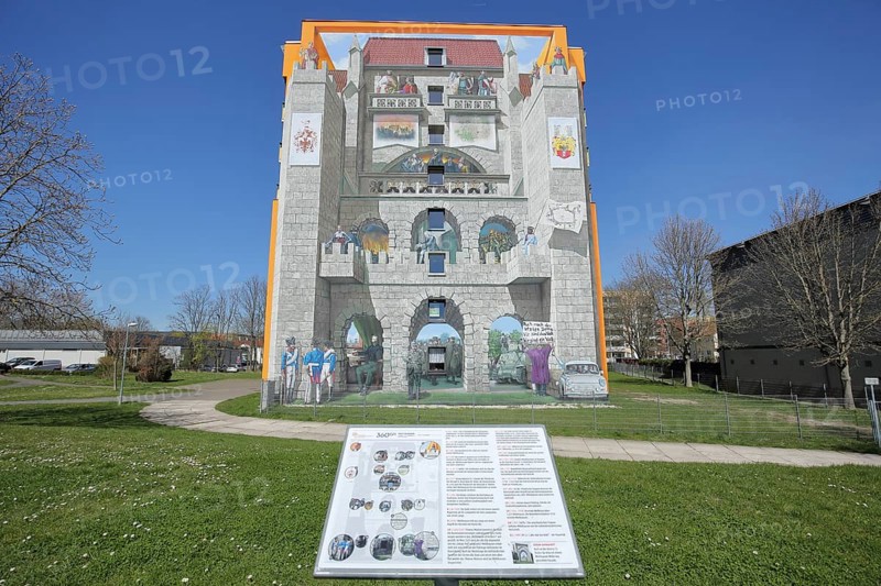 Graffiti by Marco Brzozowski 2018 about the history of Mühlhausen, house wall, street art, Thuringia, Germany