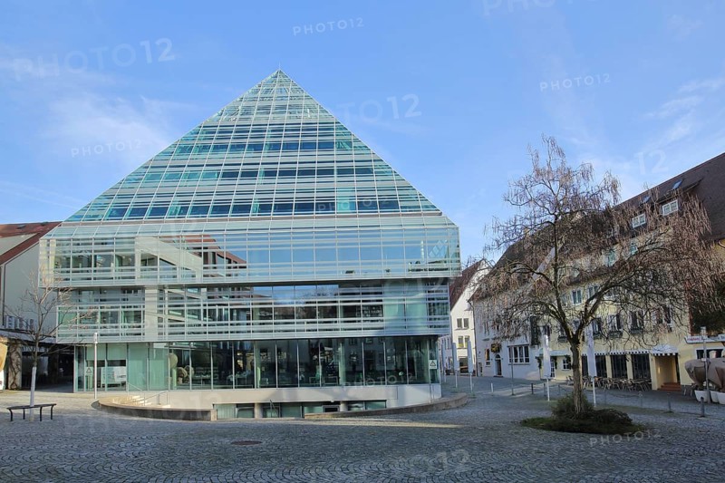 Modern Central Library, glass building with stained glass window and pyramid, Theodor Pfizer Platz, Ulm, Baden-Württemberg, Germany