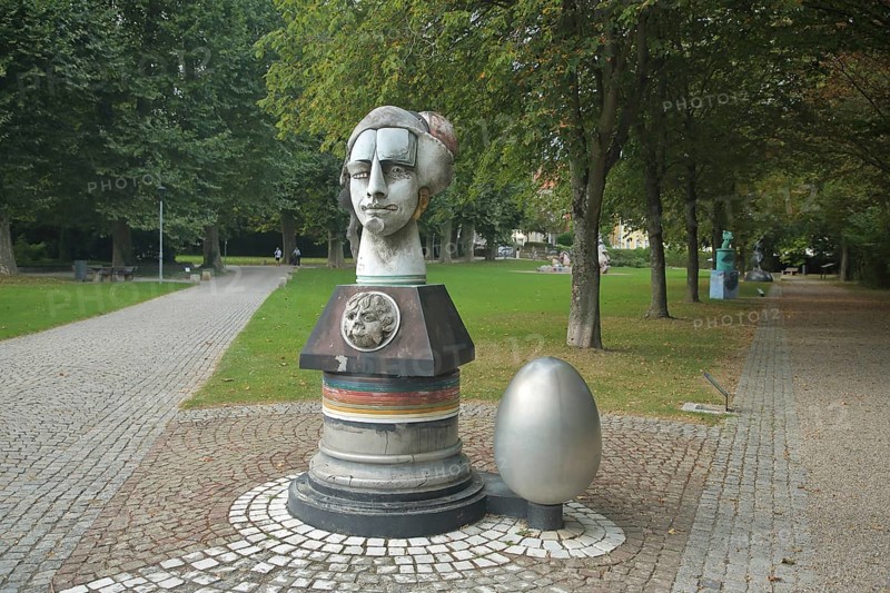 Archivia sculpture by Jürgen Görtz 1992, modern art, head, bizarre, egg, path, castle park, Eichtersheim, Angelbachtal, Kraichgau, Baden-Württemberg, Germany