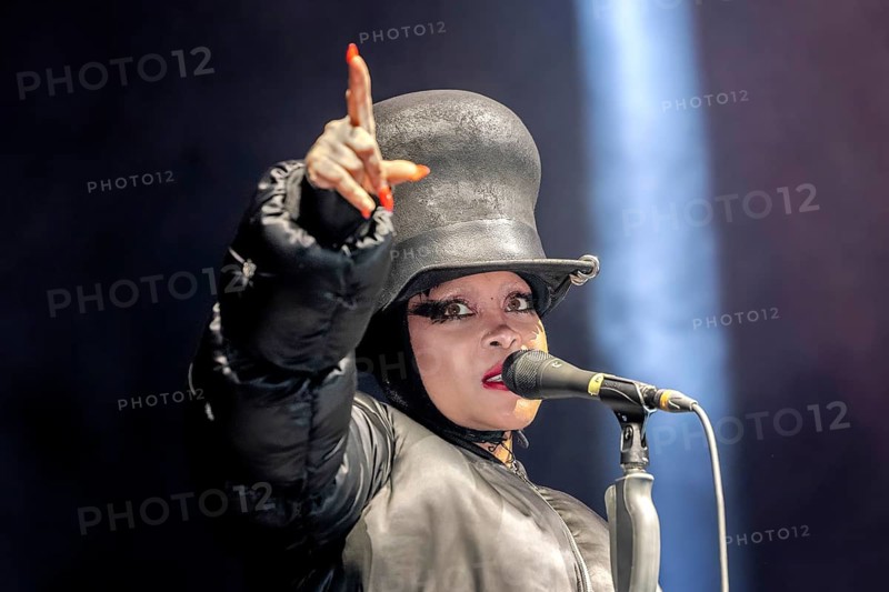 Erykah Badu, singer, USA, soul, hip-hop, R&B, The Return Of Automatic Slim World Tour 2025, live at the Uber Eats Music Hall, Berlin, 04.11.2025 < english> Erykah Badu, singer, hip-hop, live at the Uber Eats Music Hall, November 4th, 2025