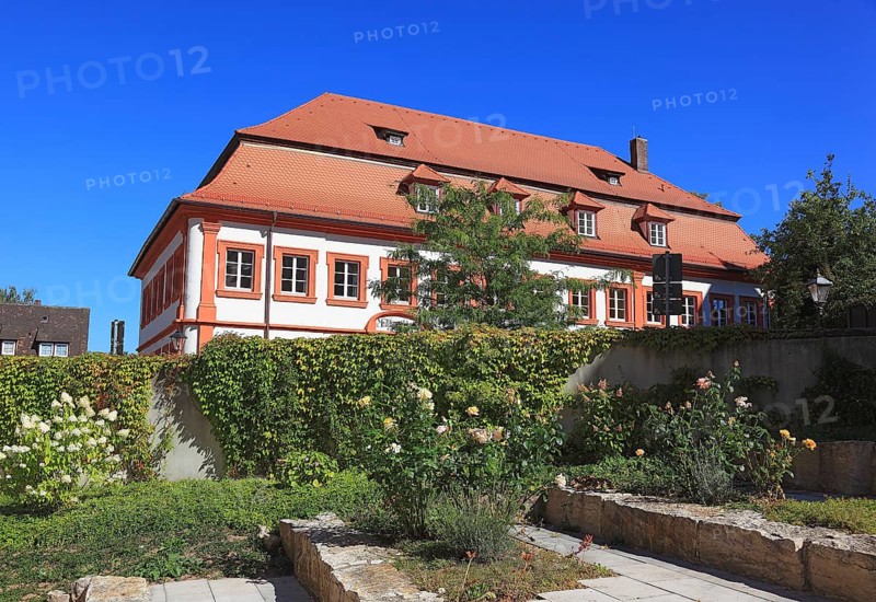 Historic building in the city center, built in 1736 as the Bauersche Doppelkanonikatshaus, city of Spalt, Roth district, Middle Franconia, Germany