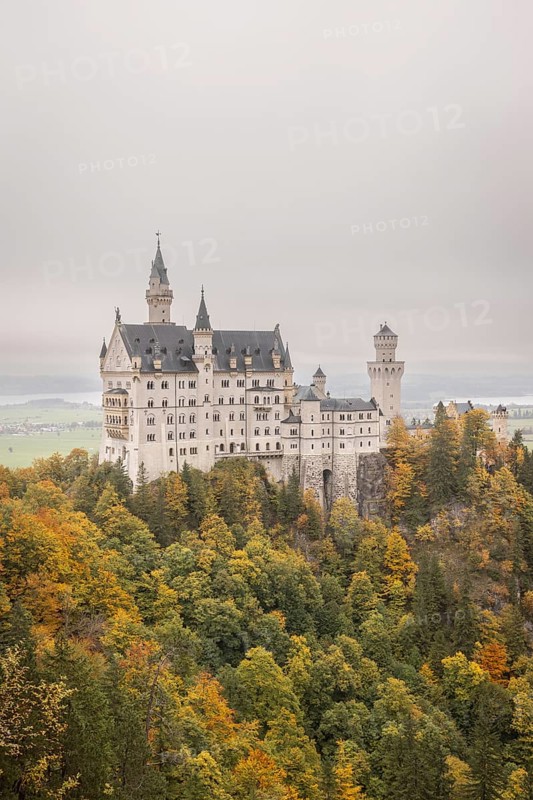 Neuschwanstein in autumn, Schwangau, Füssen, Allgäu, Bavaria, Germany